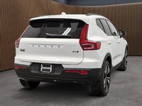 Volvo XC40 B5 AWD Plus Dark Theme 2025-5