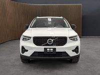 Volvo XC40 B5 AWD Plus Dark Theme 2025-1