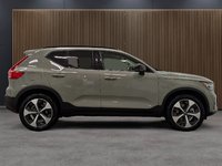 Volvo XC40 B5 AWD Plus Dark Theme 2025-5