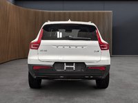 Volvo XC40 B5 AWD Plus Dark Theme 2025-4