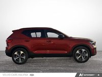 Volvo XC40 Plus Dark Theme 2025-2