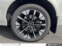 2026 Volvo XC60 Plug-In Hybrid Plus Dark Theme-5