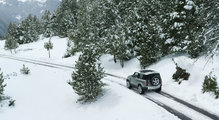 Neige, glace et Land Rover : Une histoire d'amour hivernale