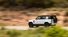 Land Rover Defender 2022 vs la concurrence : ce qui le rend si différent des autres VUS de luxe