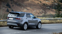 The Main Differences Between the Land Rover Discovery and Discovery Sport