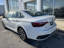 Volkswagen JETTA TRENDLINE MANUELLE CARPLAY CAMÉRA VOLANT CHAUFFANT 2023