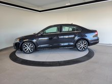 Volkswagen Jetta Sedan Comfortline + 1.8T Sport + BAS KM + TOIT + CARPLAY 2016