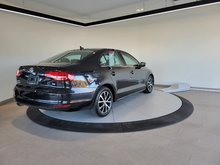 Volkswagen Jetta Sedan Comfortline + 1.8T Sport + BAS KM + TOIT + CARPLAY 2016