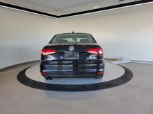 Volkswagen Jetta Sedan Comfortline + 1.8T Sport + BAS KM + TOIT + CARPLAY 2016