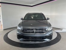 Volkswagen Tiguan Highline R-Line + TOIT + APPLE CARPLAY + AIR CLIM 2024 DEMO DISPONIBLE MAINTENANT