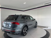 Volkswagen Tiguan Highline R-Line + TOIT + APPLE CARPLAY + AIR CLIM 2024 DEMO DISPONIBLE MAINTENANT