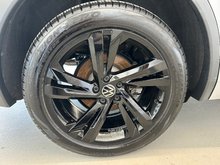 Volkswagen Tiguan Comfortline R-Line Black Edition + TOIT PANO 2023 COMME UN NEUF