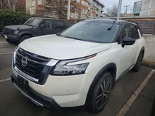 2024 Nissan Pathfinder PLATINUM // 2.99% FINANCING