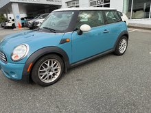 2007 MINI Cooper MANUAL TRANSMISSION!