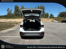 2025 Volkswagen Taos Trendline 4MOTION