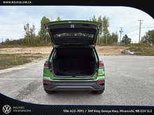 Volkswagen Taos Comfortline Black Edition 4MOTION 2025