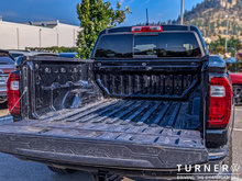 2024 GMC Canyon AT4 LOCALLY DRIVEN / LEATHER AND HEATED SEATS / TURBO MAX ENGINE / 4X4 DRIVETRAIN