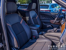 2024 GMC Canyon AT4 LOCALLY DRIVEN / LEATHER AND HEATED SEATS / TURBO MAX ENGINE / 4X4 DRIVETRAIN