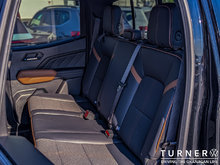 2024 GMC Canyon AT4 LOCALLY DRIVEN / LEATHER AND HEATED SEATS / TURBO MAX ENGINE / 4X4 DRIVETRAIN