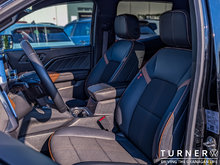 2024 GMC Canyon AT4 LOCALLY DRIVEN / LEATHER AND HEATED SEATS / TURBO MAX ENGINE / 4X4 DRIVETRAIN