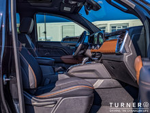 2024 GMC Canyon AT4 LOCALLY DRIVEN / LEATHER AND HEATED SEATS / TURBO MAX ENGINE / 4X4 DRIVETRAIN