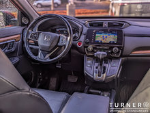 2017 Honda CR-V TOURING LOCALLY DRIVEN / HEATED LEATHER SEATS / ALL WHEEL DRIVE