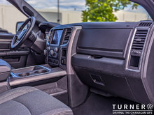 2023 Ram 1500 Classic WARLOCK FOUR WHEEL DRIVE / WARLOCK EDITION