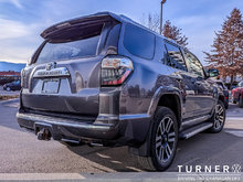 2017 Toyota 4Runner SR5 V6 / FOUR WHEEL DRIVE / HEATED SEATS / TOW HITCH