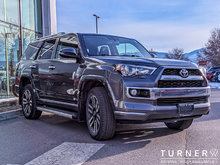 2017 Toyota 4Runner SR5 V6 / FOUR WHEEL DRIVE / HEATED SEATS / TOW HITCH