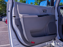 2013 Toyota Sienna SE SEATS 8 / V6 ENGINE / STOW AND GO REAR SEATS
