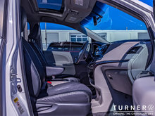 2013 Toyota Sienna SE SEATS 8 / V6 ENGINE / STOW AND GO REAR SEATS