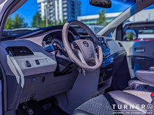 2013 Toyota Sienna SE SEATS 8 / V6 ENGINE / STOW AND GO REAR SEATS