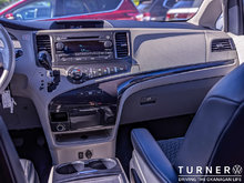 2013 Toyota Sienna SE SEATS 8 / V6 ENGINE / STOW AND GO REAR SEATS
