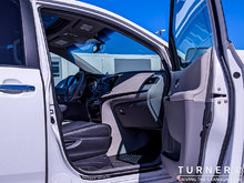2013 Toyota Sienna SE SEATS 8 / V6 ENGINE / STOW AND GO REAR SEATS