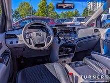 2013 Toyota Sienna SE SEATS 8 / V6 ENGINE / STOW AND GO REAR SEATS