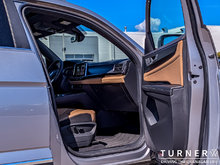 2024 Volkswagen Atlas Cross Sport HIGHLINE FORMER DEMO UNIT / LOW KILOMETERS / BEIGE INTERIOR