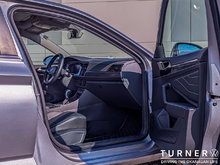 2024 Volkswagen Jetta HIGHLINE FORMER TURNER SERVICE LAONER / FRONT WHEEL DRIVE / LEATHER SEATS