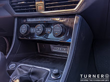 2024 Volkswagen Jetta HIGHLINE FORMER TURNER SERVICE LAONER / FRONT WHEEL DRIVE / LEATHER SEATS