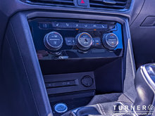 2022 Volkswagen Taos COMFORTLINE 4-MOTION ALL-WHEEL DRIVE / LIGHT COLOR INTERIOR / HEATED SEATS & MIRRORS