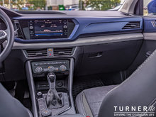 2024 Volkswagen Taos COMFORTLINE ALL WHEEL DRIVE / PANORAMIC ROOF / HEATED SEATS & STEERING WHEEL