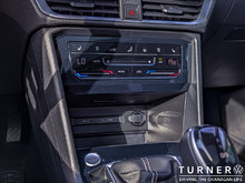 2025 Volkswagen Taos HIGHLINE 4-MOTION ALL WHEEL DRIVE / LEATHER SEATS / HEATED & VENTED SEATS