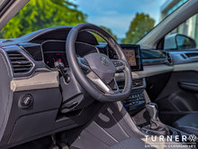 2025 Volkswagen Taos HIGHLINE 4-MOTION ALL WHEEL DRIVE / LEATHER SEATS / HEATED & VENTED SEATS