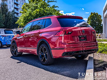 2024 Volkswagen Tiguan COMFORTLINE R-LINE BLACK EDITION FORMER SERVICE LOANER / 4 MOTION ALL WHEEL DRIVE / PREMIUM SYNTHETIC INTERIOR