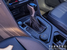 2024 Volkswagen Tiguan COMFORTLINE R-LINE BLACK EDITION FORMER SERVICE LOANER / 4 MOTION ALL WHEEL DRIVE / PREMIUM SYNTHETIC INTERIOR