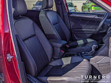 2024 Volkswagen Tiguan COMFORTLINE R-LINE BLACK EDITION FORMER SERVICE LOANER / 4 MOTION ALL WHEEL DRIVE / PREMIUM SYNTHETIC INTERIOR