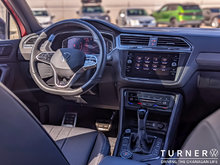 2024 Volkswagen Tiguan COMFORTLINE R-LINE BLACK EDITION FORMER SERVICE LOANER / 4 MOTION ALL WHEEL DRIVE / PREMIUM SYNTHETIC INTERIOR