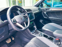 2024 Volkswagen Tiguan Comfortline R-Line Black Edition Local Car! Dealer family owned.