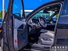 2025 Volkswagen Tiguan HIGHLINE R-LINE LOCALLY OWNED / LEATHER AND MASSAGE SEATS / NEW VEHICLE AT PRE-OWNED PRICING