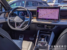 2025 Volkswagen Tiguan HIGHLINE R-LINE LOCALLY OWNED / LEATHER AND MASSAGE SEATS / NEW VEHICLE AT PRE-OWNED PRICING