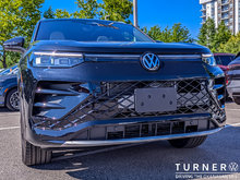 2025 Volkswagen Tiguan HIGHLINE R-LINE LOCALLY OWNED / LEATHER AND MASSAGE SEATS / NEW VEHICLE AT PRE-OWNED PRICING
